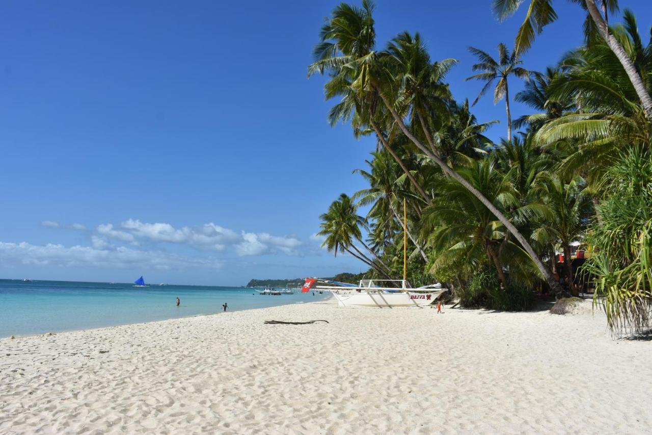 White Shamrock Beach Hotel Balabag  Esterno foto