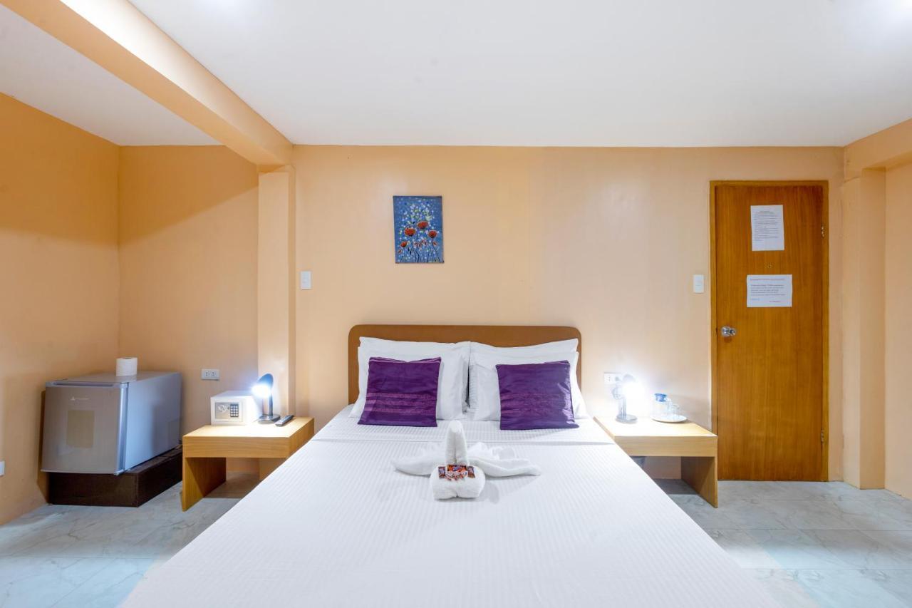White Shamrock Beach Hotel Balabag  Esterno foto
