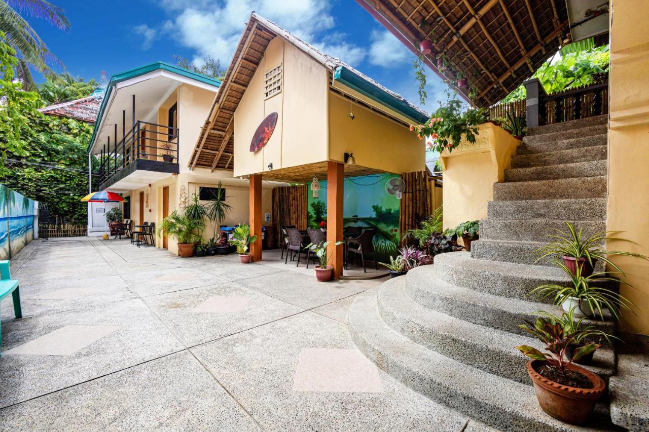 White Shamrock Beach Hotel Balabag  Esterno foto