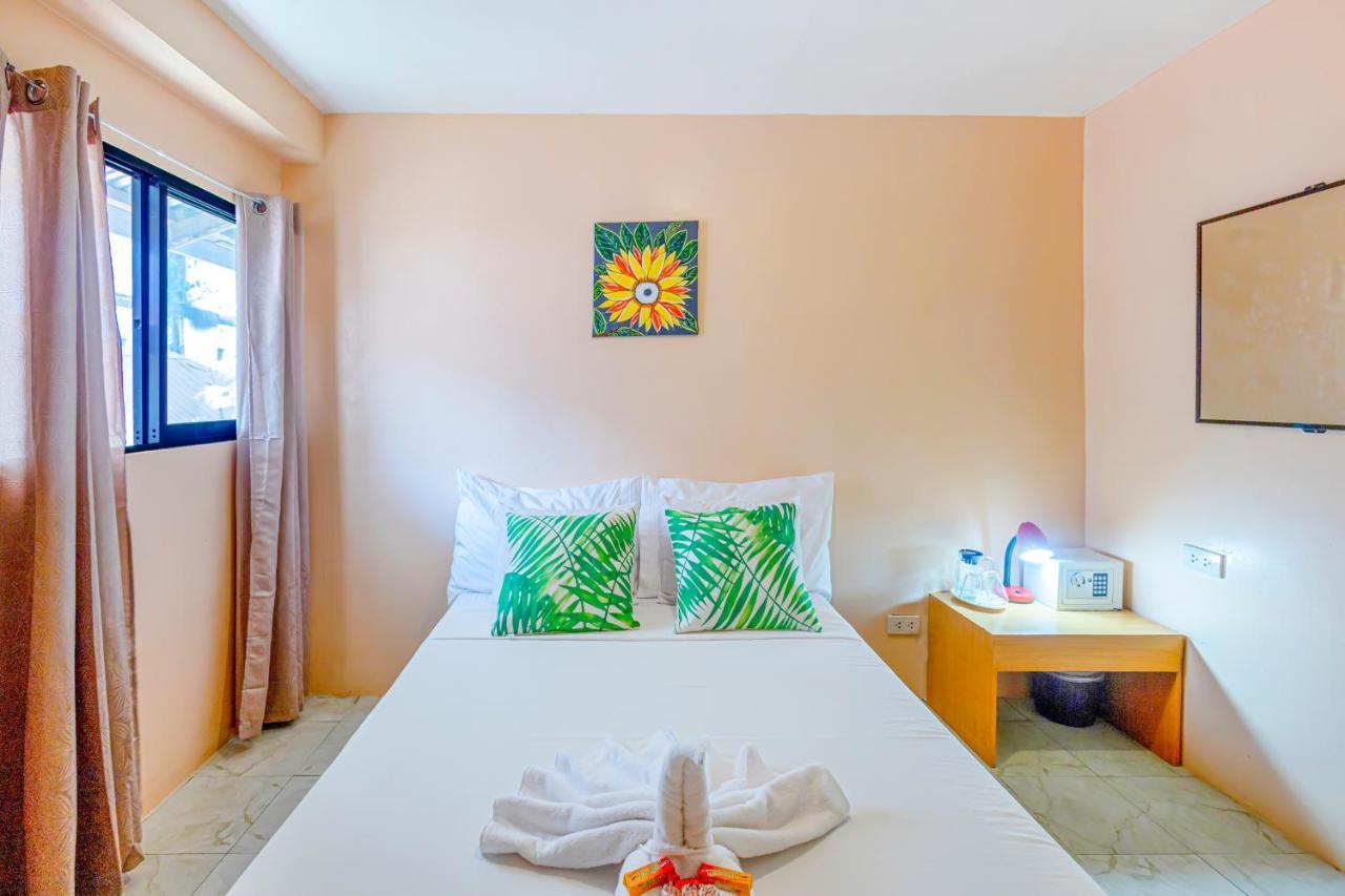 White Shamrock Beach Hotel Balabag  Esterno foto