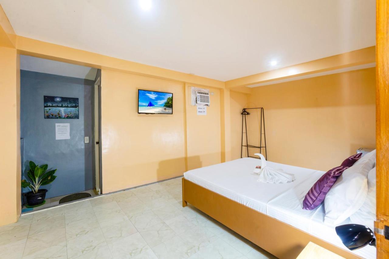 White Shamrock Beach Hotel Balabag  Esterno foto