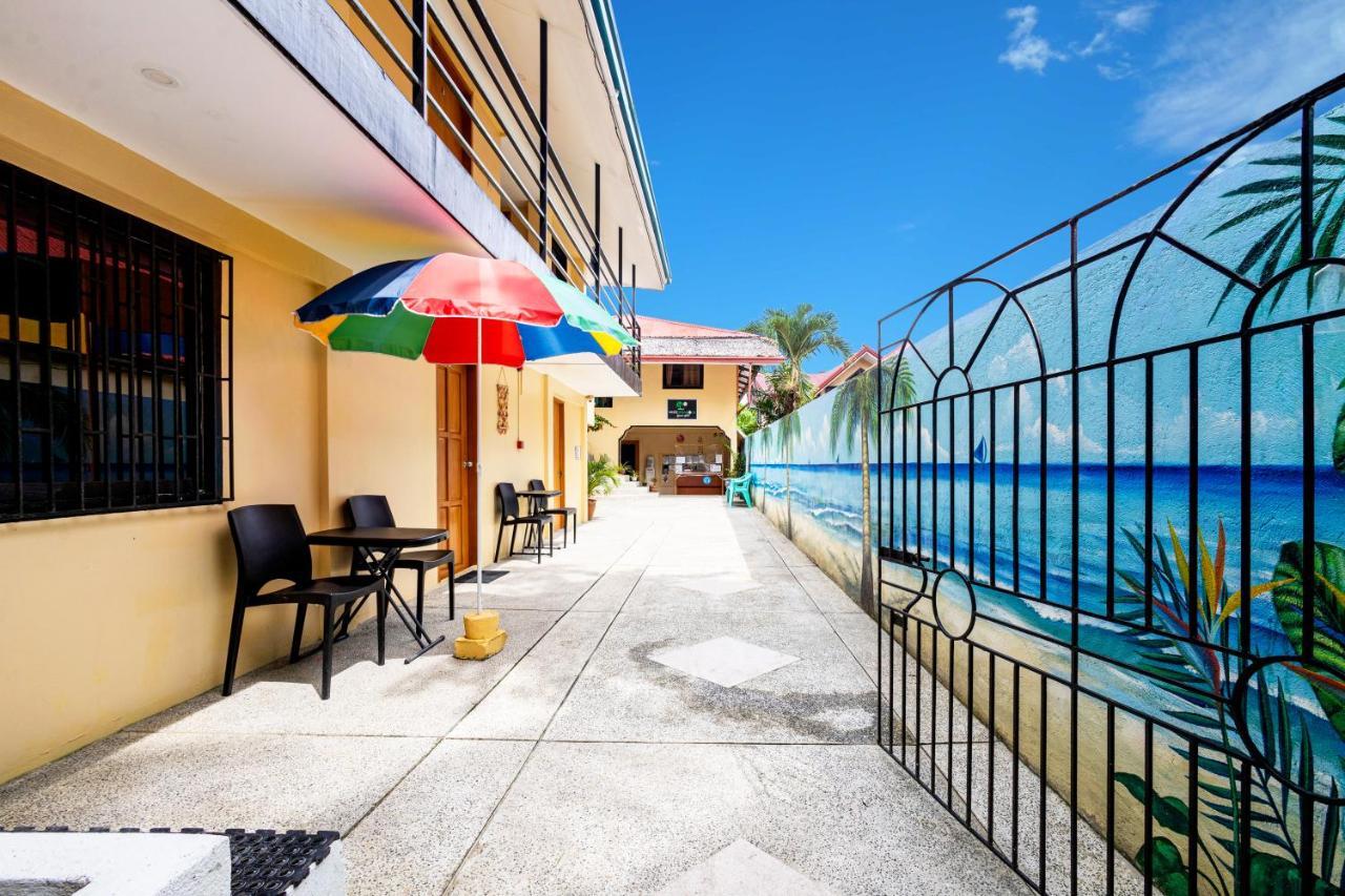 White Shamrock Beach Hotel Balabag  Esterno foto
